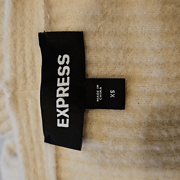 Express Cream Sweater - Picture 7 of 8
